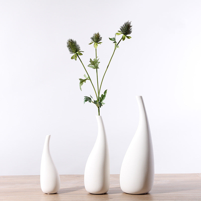 Elegant Ceramic Ornament with shipping to UK and EU